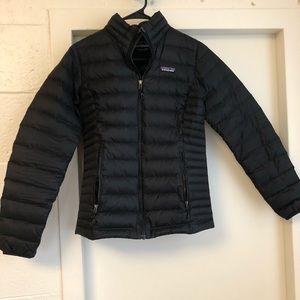 Women’s Patagonia puffer jacket in black, size xs